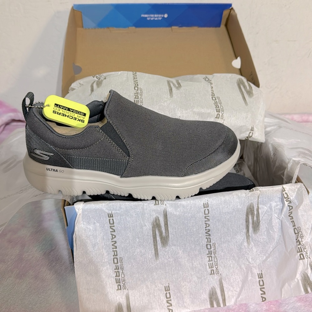 Sketchers Go Walk Pro Slip On Loafers Sneakers